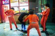 FEATURE - Üble Szenen in englischen Städten am Boxing Day