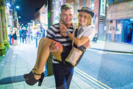 FEATURE - Üble Szenen in englischen Städten am Boxing Day