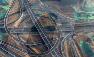 FEATURE - Hier gilt es die richtige Ausfahrt zu finden: Autobahnkreuz in Jinan