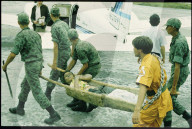 Verletztentransport nach Vulkanausbruch in Kolumbien 1985