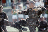 Nahkampf-Training in der Rekrutenschule in Isone, 1984