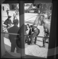 Kriegsfeuerwehr: Aufstellen der Feuerwehrleiter, 1939