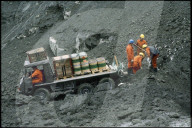 Pinzgauer mit Munitions-Fässern am Sustenpass 1992