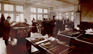 In Ringier-Druckerei: Setzer bei der Arbeit, um 1910