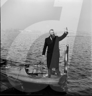 Max Daetwyler spricht vom Boot aus, Zürich 1946