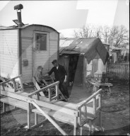 Wohnwagenplatz von Jenischen nahe Genf, 1945