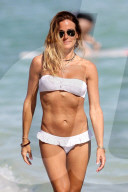 PEOPLE - Bikinibabes: Promis gehen baden