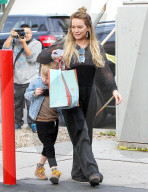 PEOPLE - Hilary Duff mit Luca in LA unterwegs