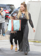 PEOPLE - Hilary Duff mit Luca in LA unterwegs