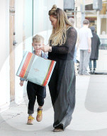 PEOPLE - Hilary Duff mit Luca in LA unterwegs