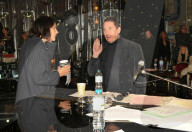 PEOPLE - Promis singen in 'Jools' Annual Hootenanny' TV Show