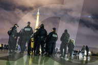 NEWS - Paris: Polizisten-Gattinnen protestieren gegen Gewalt gegen ihre MÃ¤nner