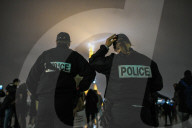 NEWS - Paris: Polizisten-Gattinnen protestieren gegen Gewalt gegen ihre MÃ¤nner