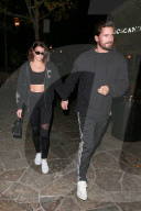 PEOPLE - Sofia Richie und Scott Disick sind im Partnerlook unterwegs