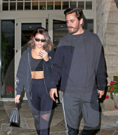 PEOPLE - Sofia Richie und Scott Disick sind im Partnerlook unterwegs