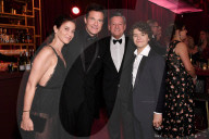 PEOPLE - Golden Globes: Promis feiern an der Netflix Party