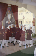 Schülerinnen in Oman bei Gymnastik, 2003