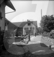 Abgesperrtes Gehöft wegen Maul- und Klauenseuche in Wettingen, 1946