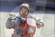 Jugendlicher mit Mofa, 1987