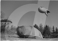 WK 2: Landesgrenze-Markierung durch Fesselballons bei Chiasso, 1945