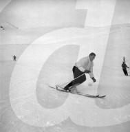 Ferdi Kübler beim Skifahren in Arosa 1951