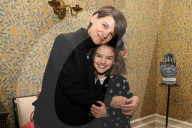 PEOPLE - Katie Holmes und Suri bei der Vorführung von 'Long Strange Trip' in New York