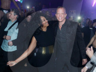 PEOPLE - Diana Ross promotet ihren Club Remix "Ain't No Mountain High Enough"