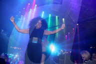 PEOPLE - Diana Ross promotet ihren Club Remix "Ain't No Mountain High Enough"