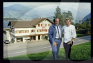 Sepp Trütsch vor seinem Lieblingsrestaurant 1986