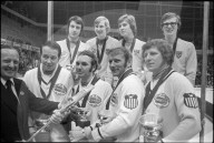 Curling-WM 1974: Siegerehrung mit USA und Schweden