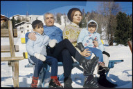 Der Schah von Persien mit seiner Familie in St. Moritz, 1967