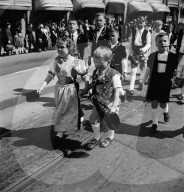 Kinder am Sechseläuten in Zürich, 1940
