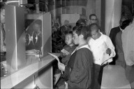 Ankunft der ersten tibetischen Flüchtlinge in der Schweiz, Kloten 1961