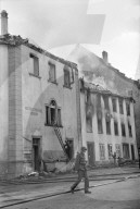WK 2: Bombenabwürfe; Löscharbeiten, abgebrannte Häuser, Schaffhausen 1944
