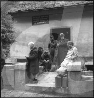 Flüchtlinge beim italienischen Zollhaus; 1944