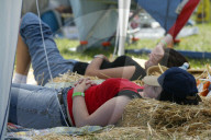 Openair Frauenfeld 2004: Schlafende junge Frauen