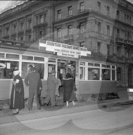 VBZ-Tram für Ungarn (von Studenten gefahren), Zürich 1956
