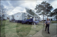 Fernsehübertragungswagen mit Parabol-Antennen, U.S.A. 1986
