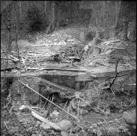 Grundmauern nach Explosion in der Sprengstoffabrik Isleten 1954