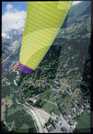 Gleitschirmflieger über dem Goms 1995