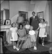 Juan Carlos (3.r) mit seinen Eltern und Geschwister, um 1947