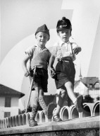 Knaben mit Soldatenkäppis, 1939