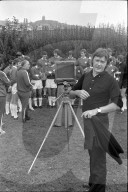 Dölf Preisig beim Fotografieren Fussball-Nati, 1971