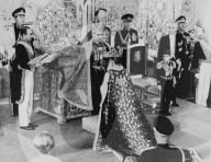 Reza Pahlavi krönt Farah Diba zur Kaiserin von Persien, 1967 