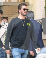 EXKLUSIV - Was will Scott Disick mit "Rehab Staff" Pulli sagen?