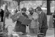 Fachsimpeln auf dem Flohmarkt in Zürich 1971