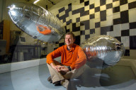 Dr. Paul Verschure mit Flugrobotern, 2004