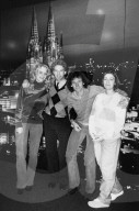 René Botteron und Tony Woodcock mit Ehefrauen, 1981