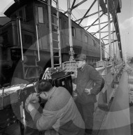 Belastungsprobe einer neuen Brücke über den Escherkanal 1960