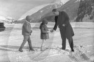 Reza Cyrus und Farahnaz Pahlavi von Persien in St. Moritz, 1968